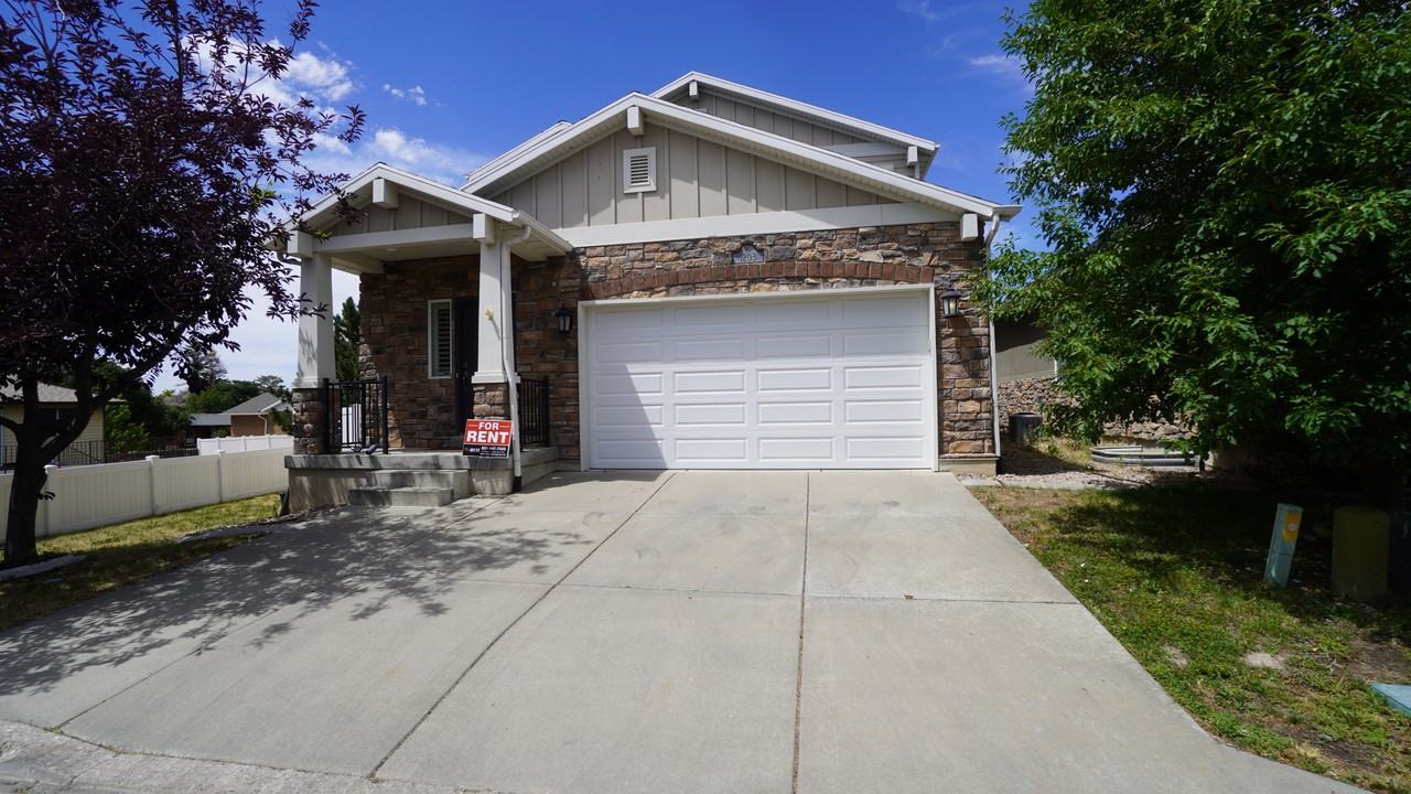1203 E Roma Dr - Photo 2 of 37