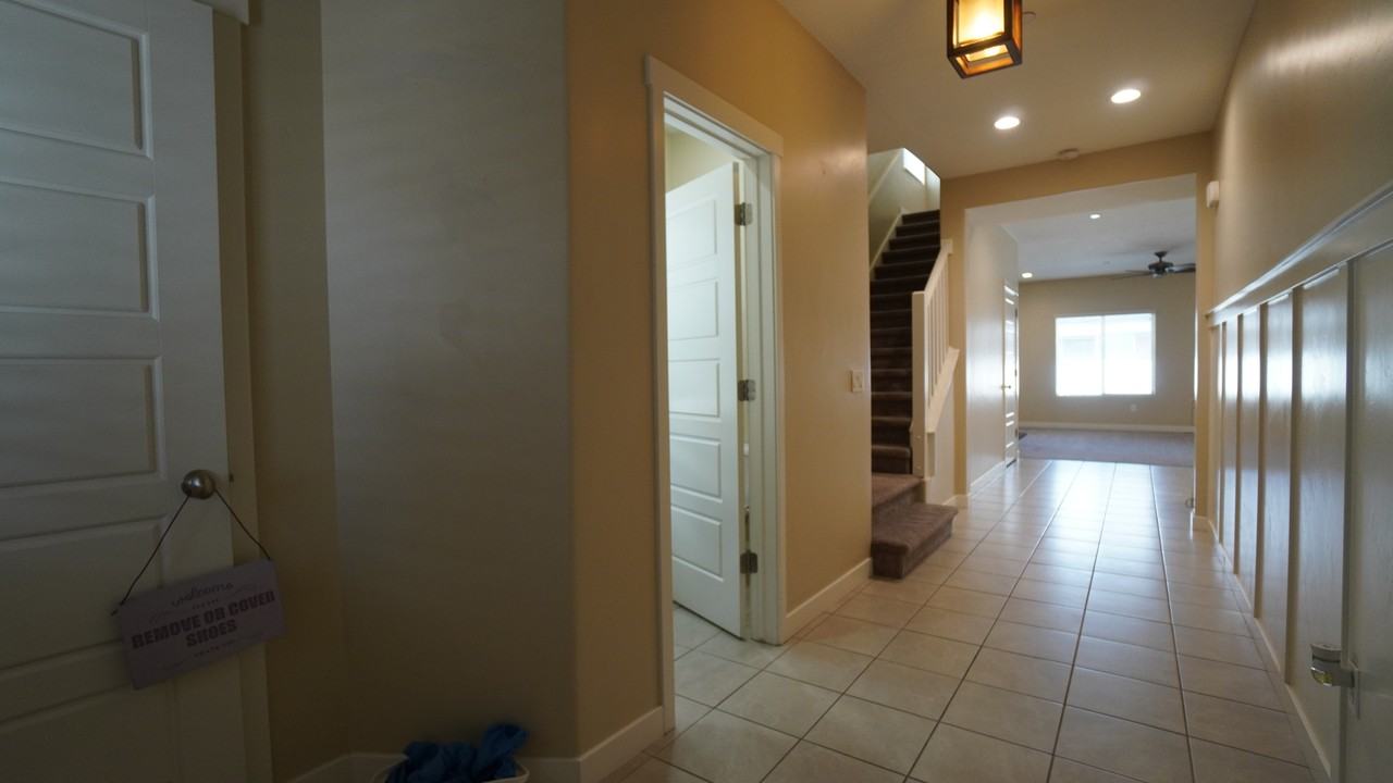 1203 E Roma Dr - Photo 3 of 37
