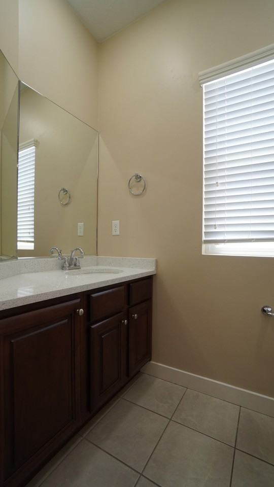 1203 E Roma Dr - Photo 4 of 37