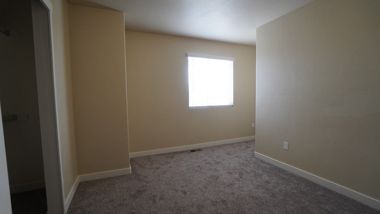1203 E Roma Dr - Photo 7 of 37