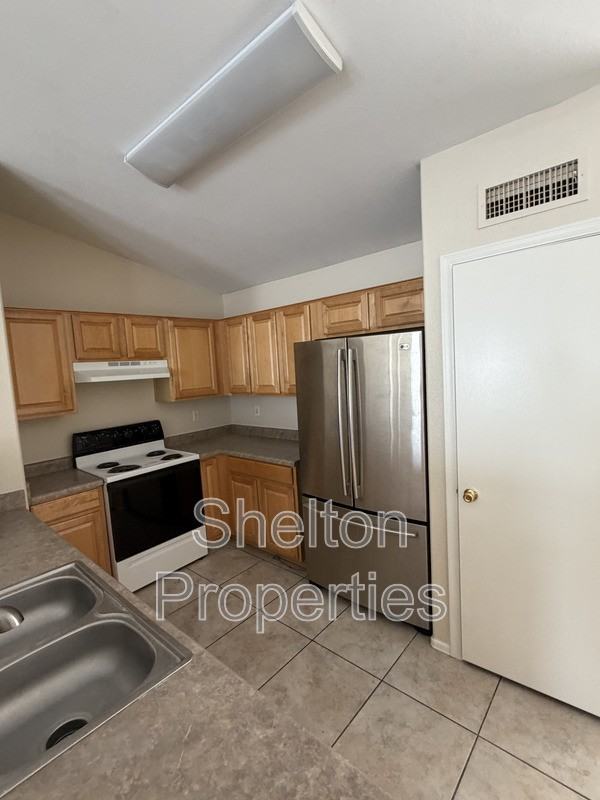 12725 W Hearn Rd - Photo 2 of 5