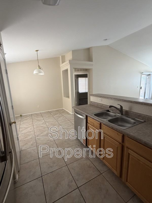 12725 W Hearn Rd - Photo 4 of 5