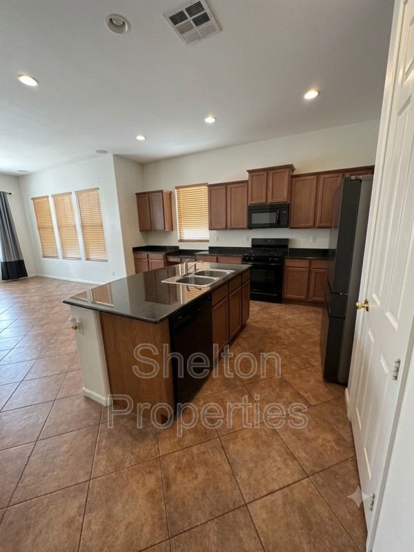 15192 W Columbine Dr - Photo 2 of 13