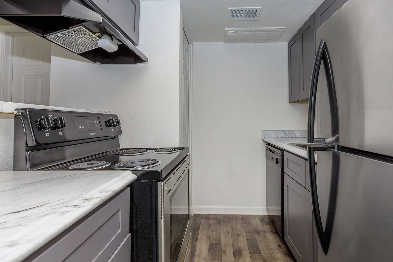 The 910 Apartments - Photo 6 of 20