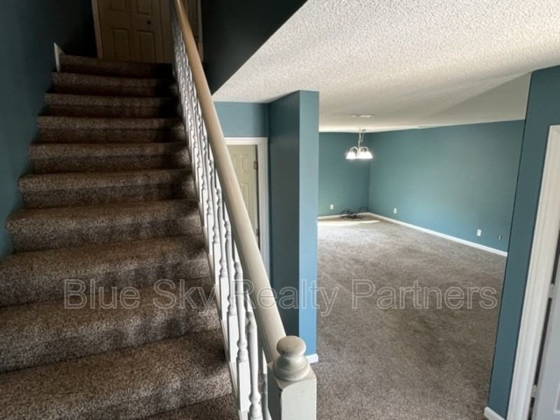 2119 Silverbrook Dr - Photo 3 of 18