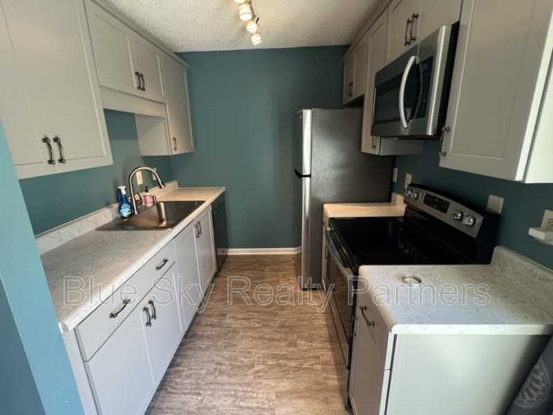 2119 Silverbrook Dr - Photo 6 of 18