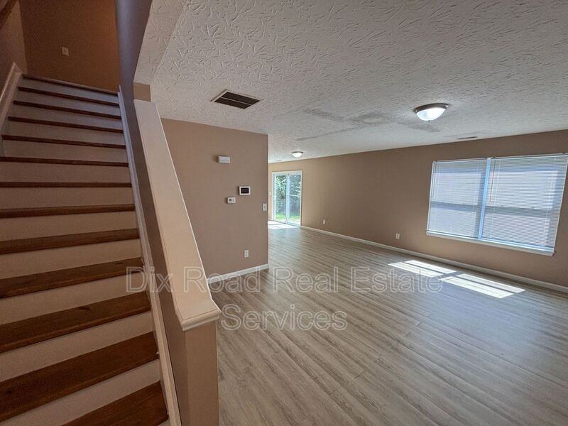 100 Kaitlin Way - Photo 5 of 31