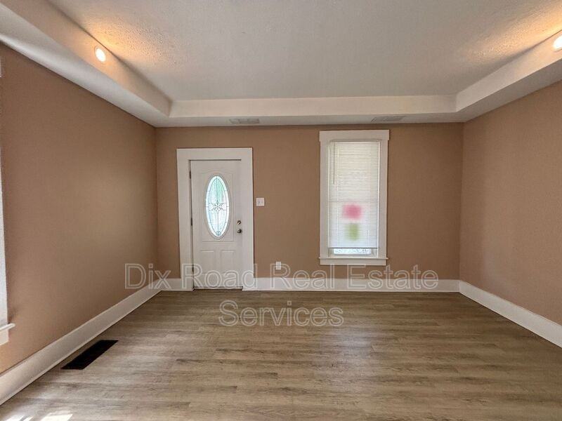8 S River St - Photo 4 of 28