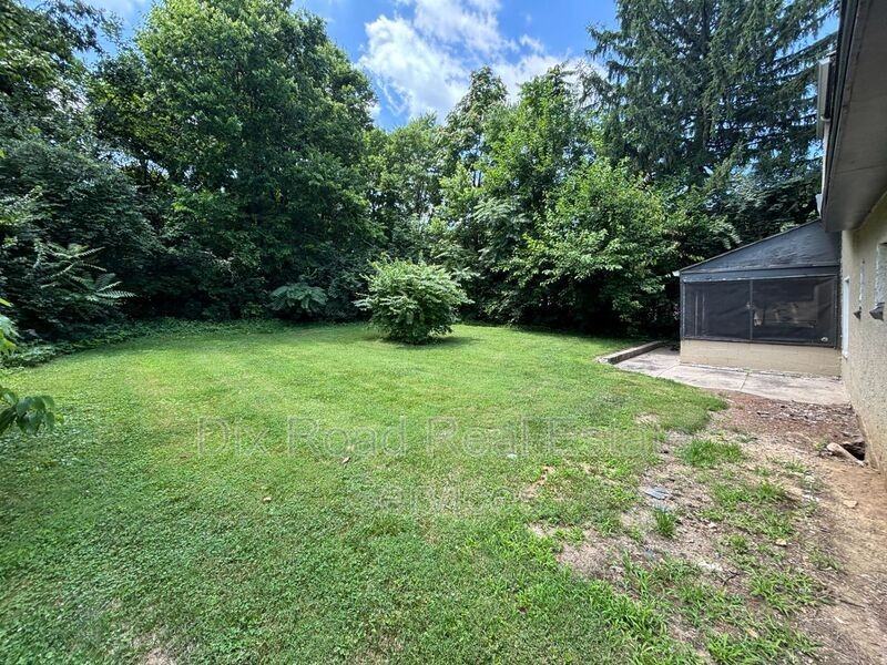 545 Rockdale Ave - Photo 3 of 22
