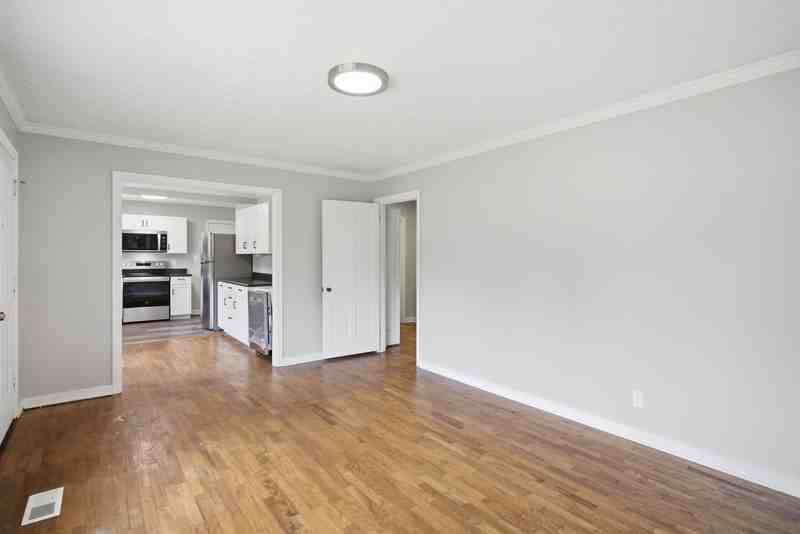 2706 Jefferson Ave - Photo 2 of 10