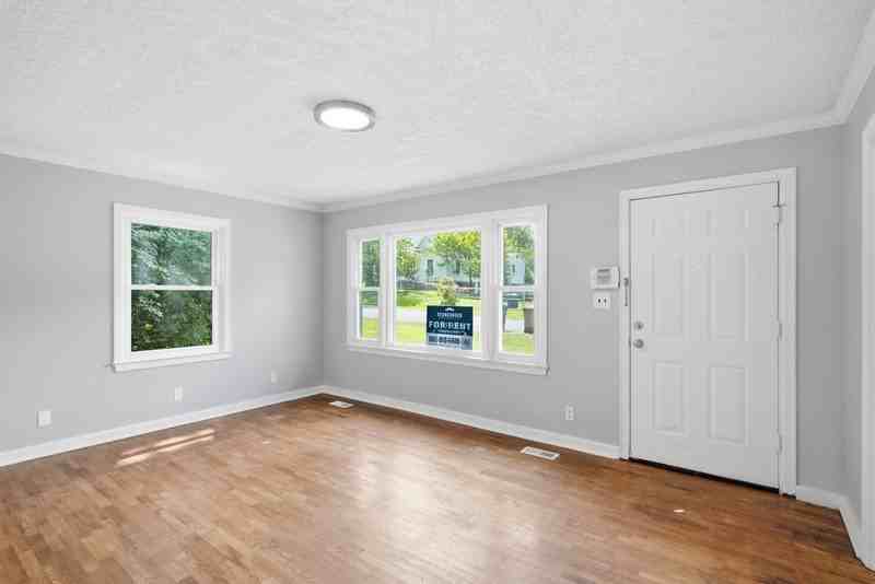 2706 Jefferson Ave - Photo 3 of 10