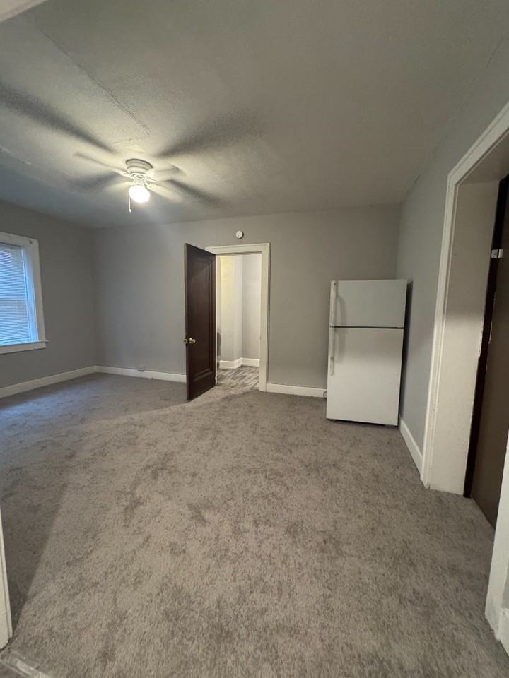 700 Spencer St - Photo 4 of 8