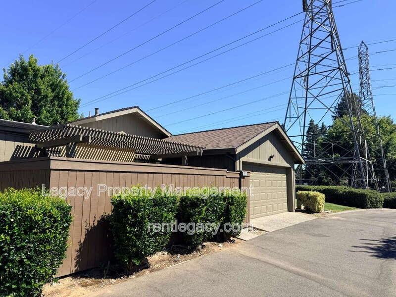 255 Munroe St - Photo 3 of 32