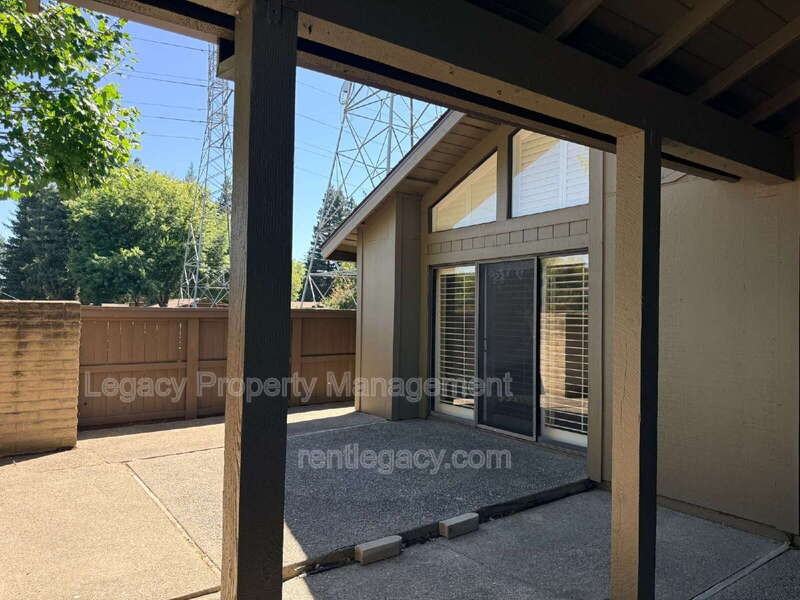 255 Munroe St - Photo 4 of 32