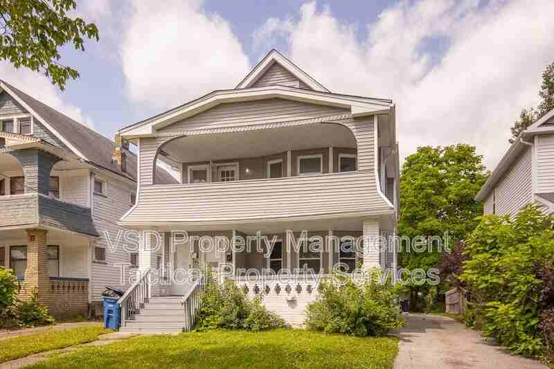 3694 East Blvd #UP - Photo 3 of 31