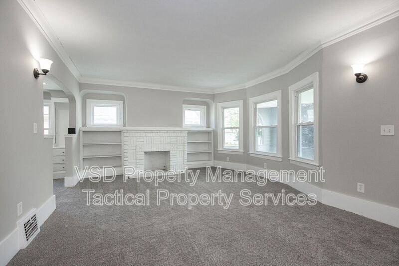 3694 East Blvd #UP - Photo 4 of 31