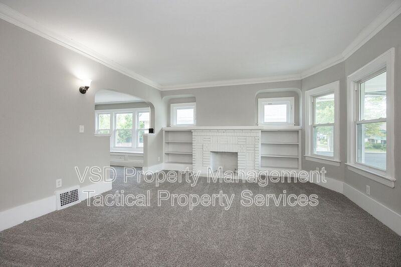 3694 East Blvd #UP - Photo 5 of 31
