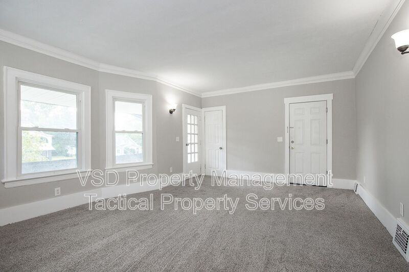 3694 East Blvd #UP - Photo 7 of 31