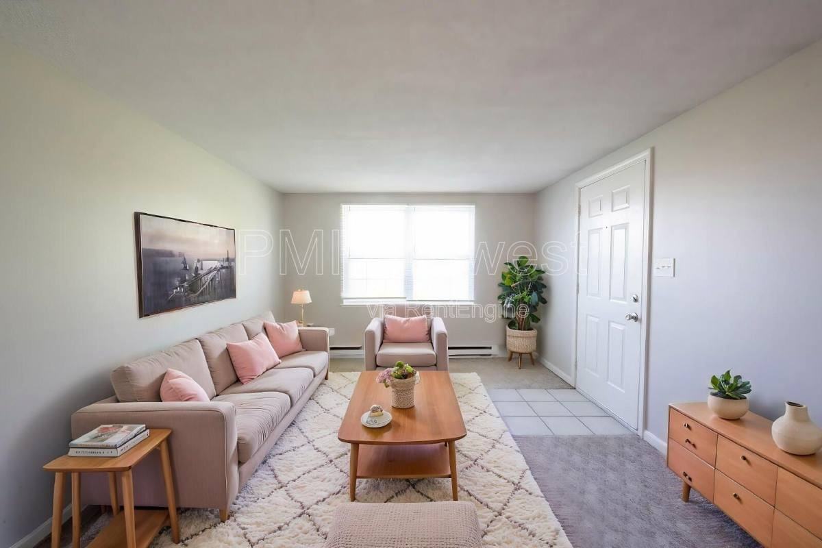 1710 S Market St - Photo 3 of 10