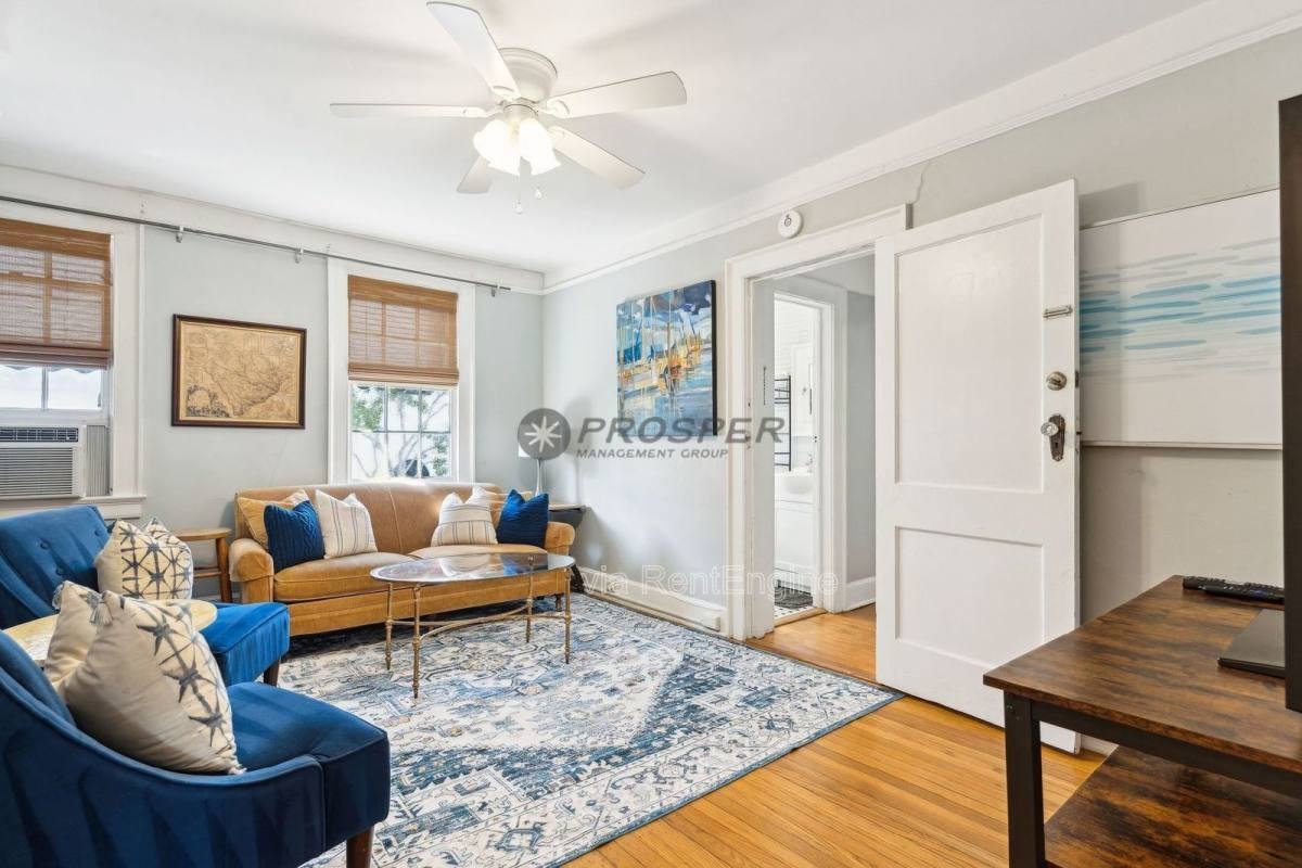 72 1 2 King St - Photo 5 of 10
