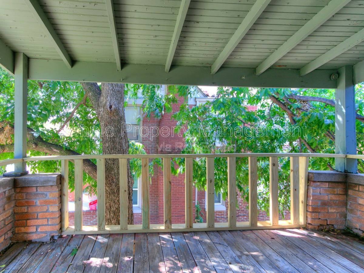 1841 N Gatewood Ave - Photo 3 of 10