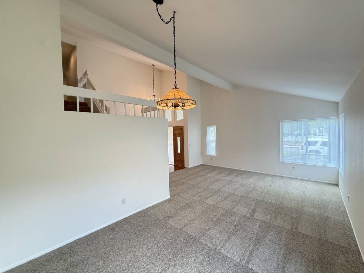 2604 Jacaranda Ave - Photo 5 of 10