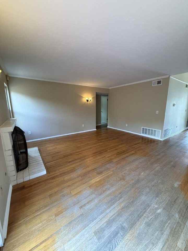 2604 Jacaranda Ave - Photo 7 of 10
