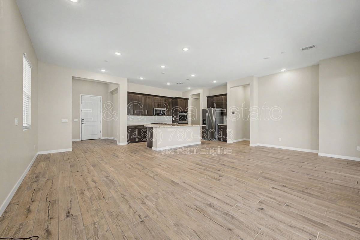 1899 N 140th Dr - Photo 3 of 10