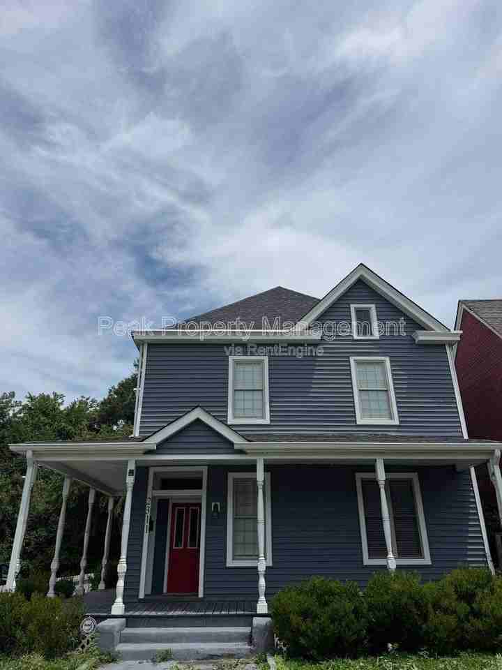 2311 Lamb Ave - Photo 2 of 10