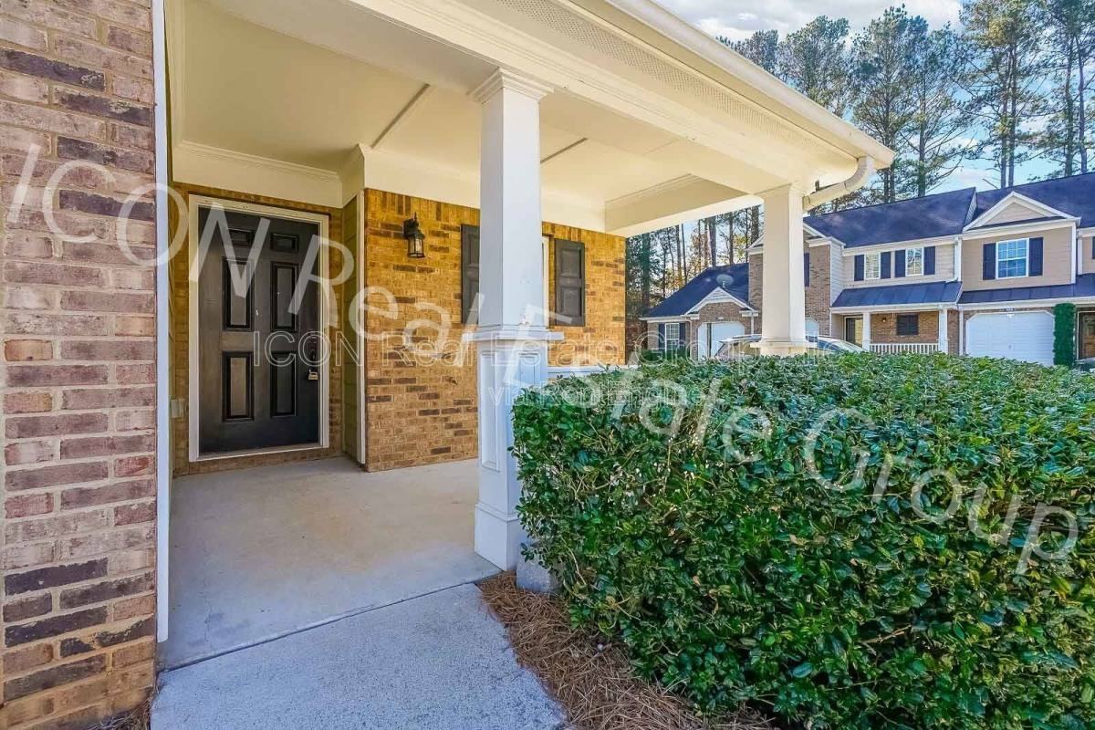 467 Colonial Walk - Photo 2 of 10