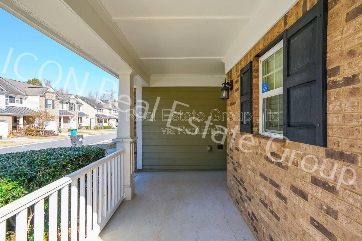 467 Colonial Walk - Photo 3 of 10