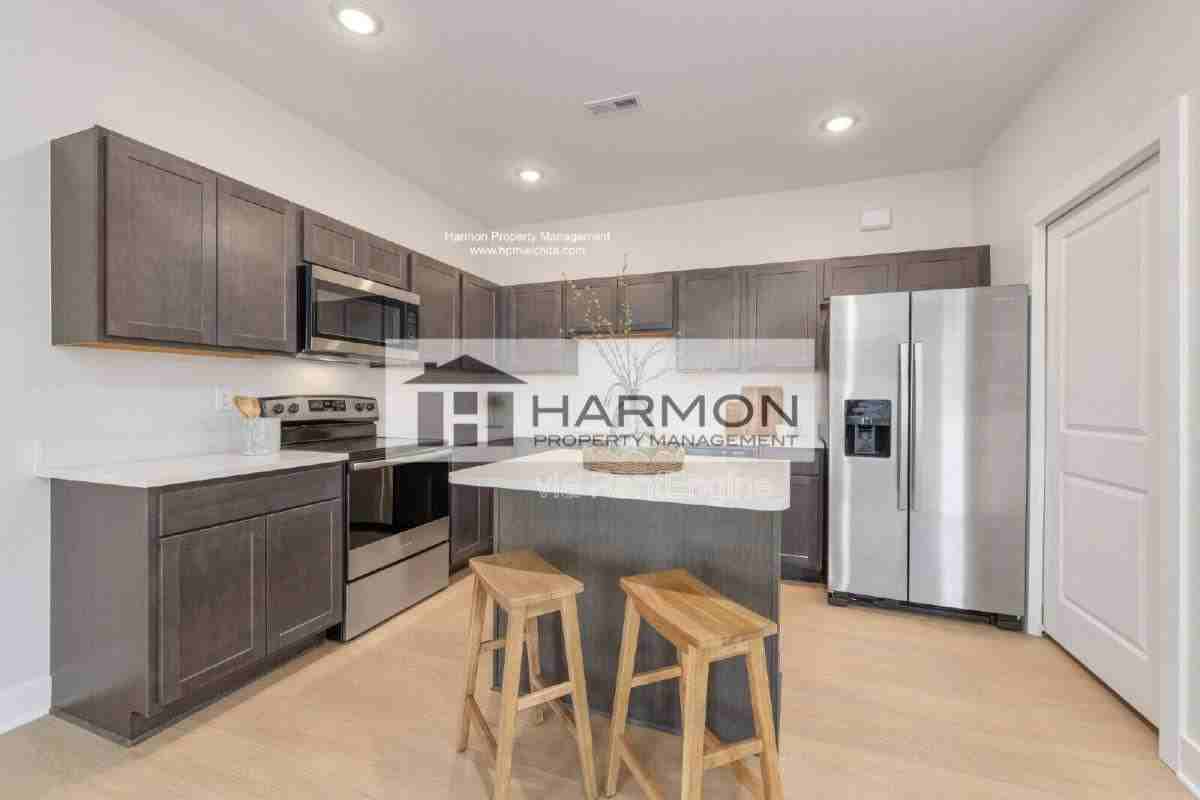2102 N Reece St - Photo 3 of 10
