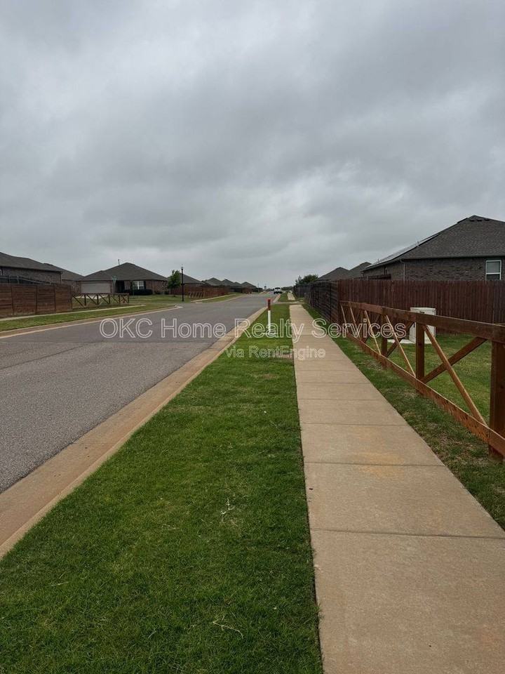 9904 Jack Rabbit Rd - Photo 3 of 10