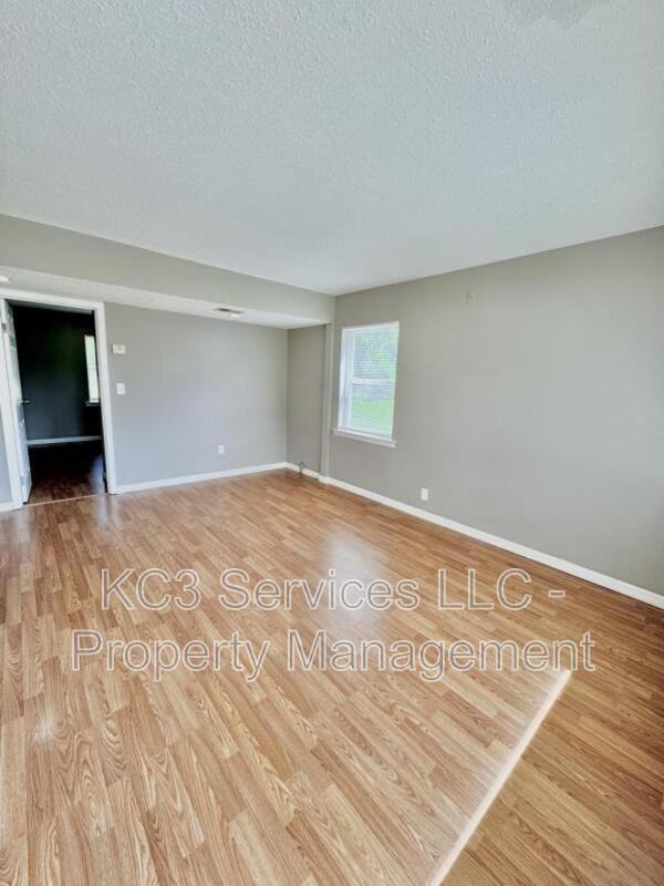 2601 Nw Frances St - Photo 4 of 12