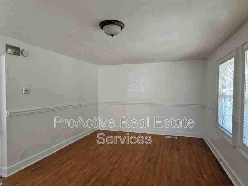 1412 Melrose Pkwy - Photo 3 of 12