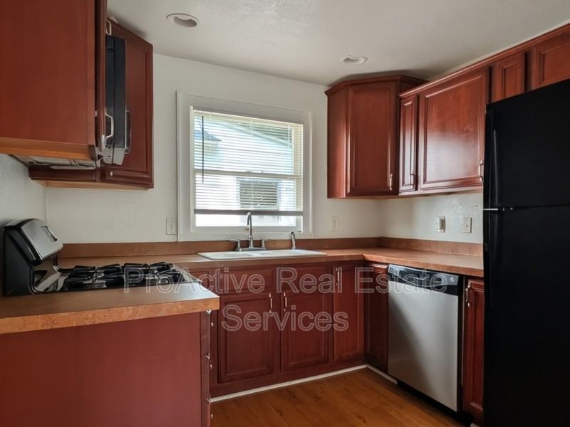 1412 Melrose Pkwy - Photo 6 of 12