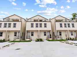 featured image of 823 North Loop ##B