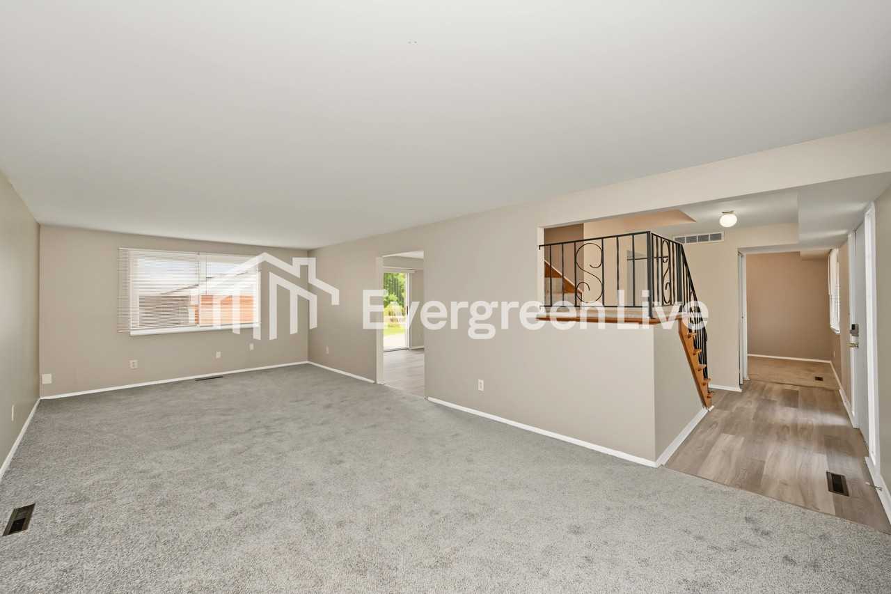 1733 Continental Dr - Photo 2 of 15
