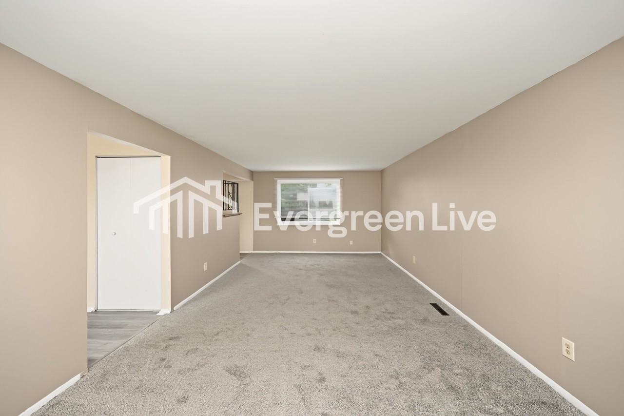 1733 Continental Dr - Photo 3 of 15