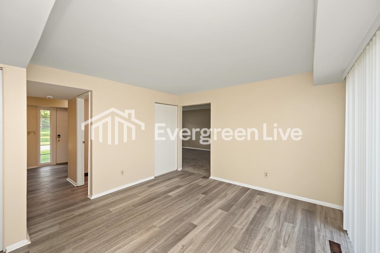 1733 Continental Dr - Photo 6 of 15