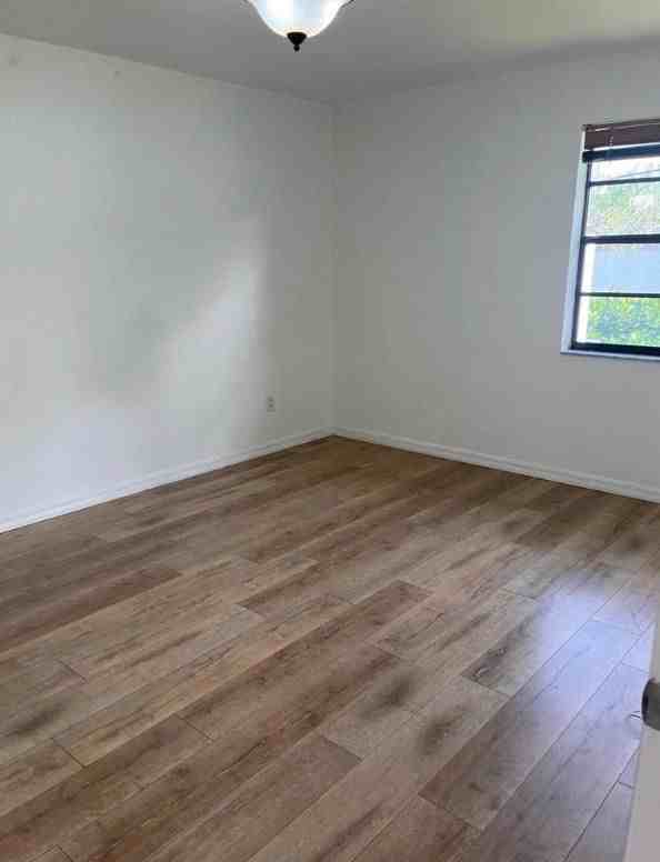 283 Nw 36th Ave - Photo 3 of 10