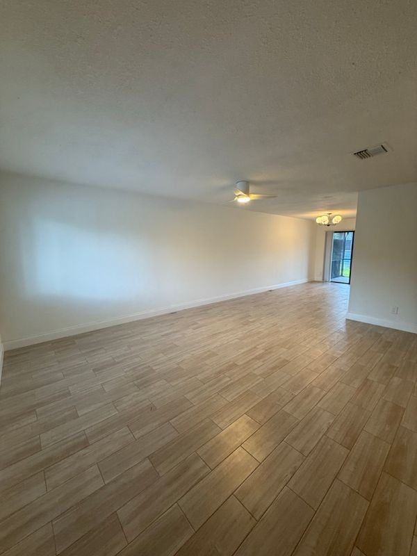 3104 Poolside Dr - Photo 5 of 34