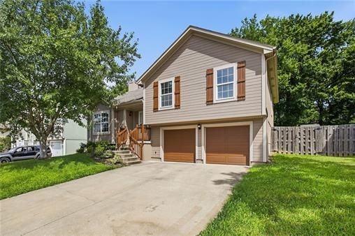 2521 Nw Richard Dr - Photo 2 of 36