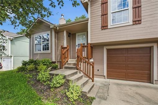 2521 Nw Richard Dr - Photo 3 of 36