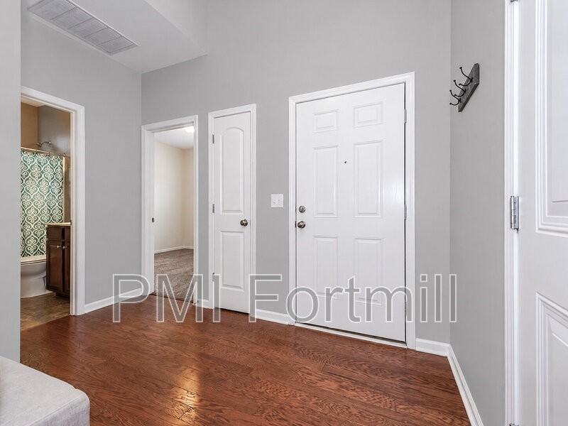 1015 Albany Park Dr - Photo 4 of 33