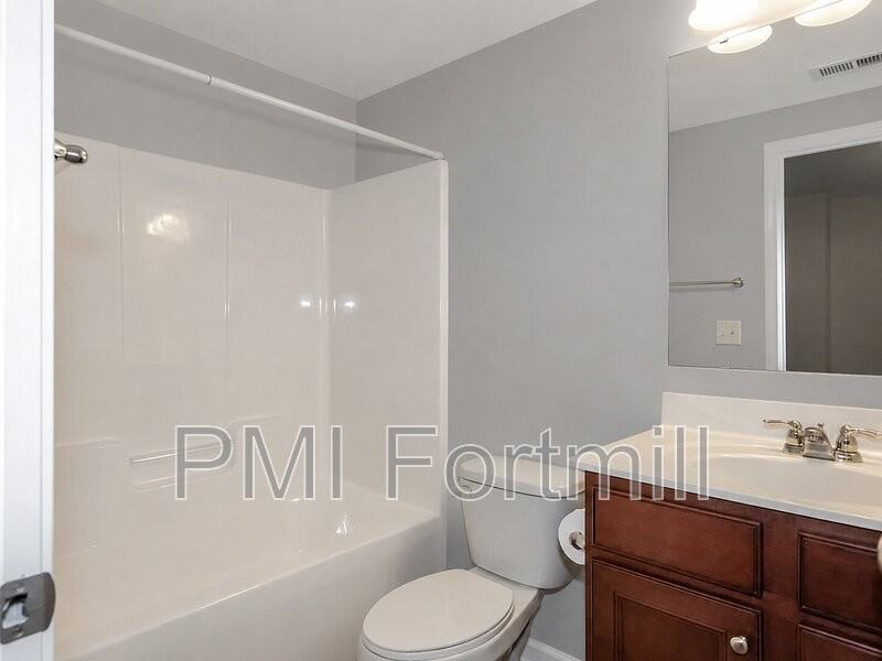 1015 Albany Park Dr - Photo 5 of 33