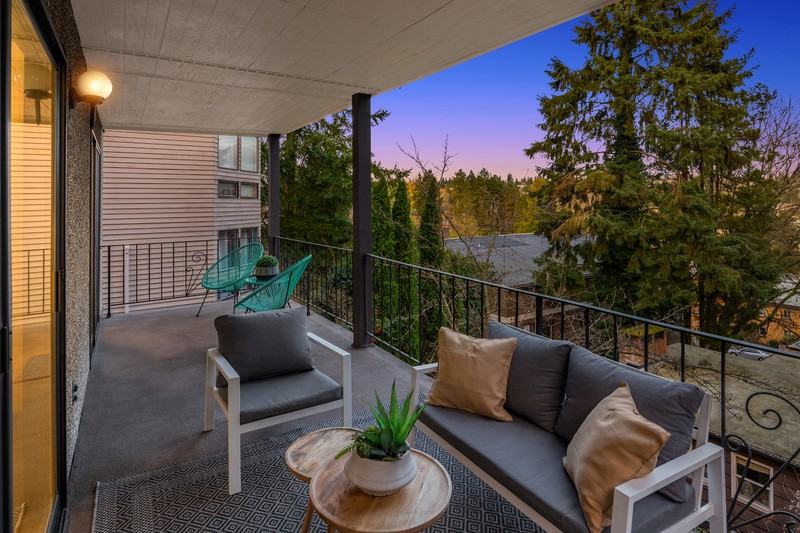 5220 21st Ave Ne #B - Photo 3 of 28