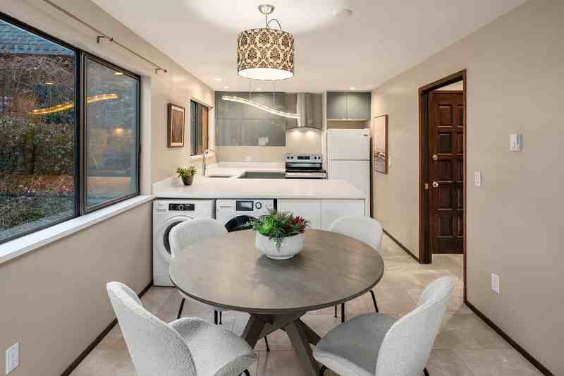 5220 21st Ave Ne #B - Photo 7 of 28