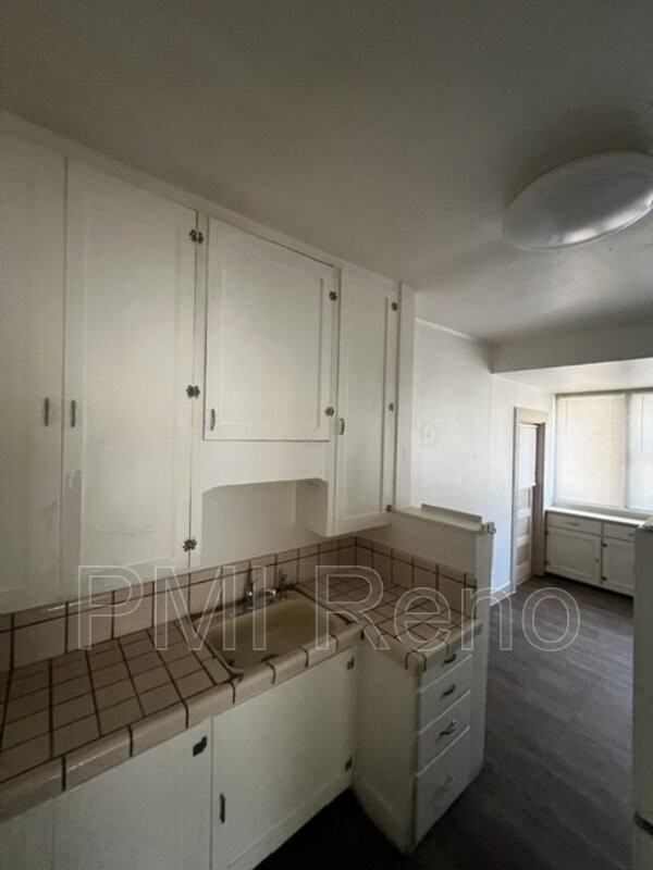 724 W 6th St #B - Photo 3 of 7