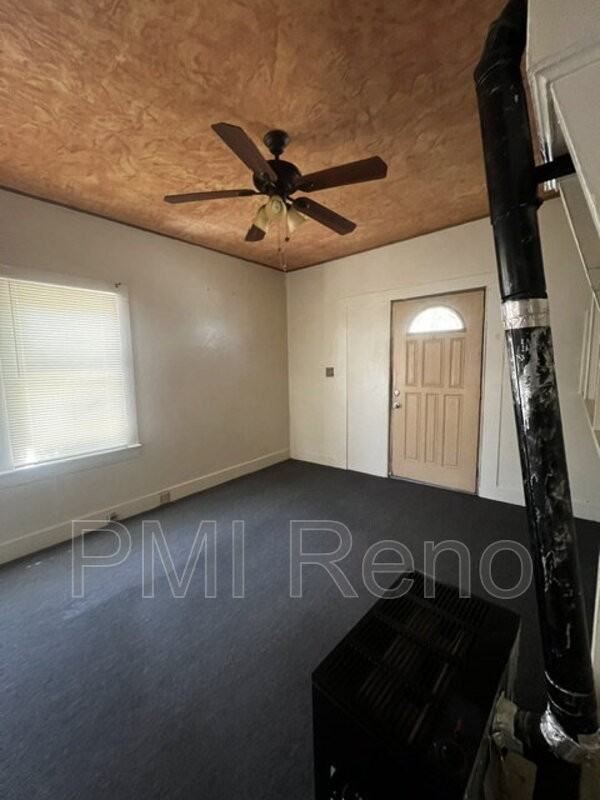 724 W 6th St #B - Photo 6 of 7